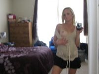 Blonde amateur girl nude selfies