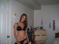 Amateur babe nude teasing in her room