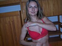 Amateur couple share private pics