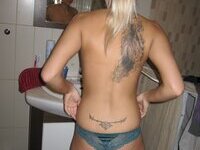 Tattooed amateur blonde babe love posing naked