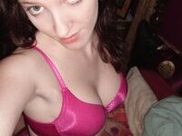 Sexy selfies from amateur girl