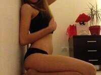 Young seductive amateur girl nude teasing pics