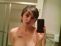 Young amateur camwhore exposed herself