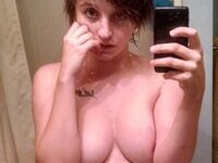 Young amateur camwhore exposed herself