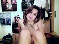 Pretty amateur babe nude posing pics