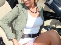 Blond amateur MILF sexlife pics