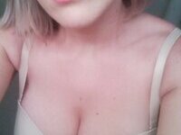 Busty amateur MILF nude selfies