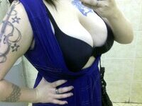 Busty tattooed amateur girl love posing on cam