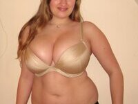 Sara showing her huge boobs