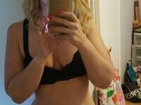 Hot amateur blond MILF sexlife pics