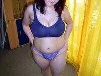 Brunette amayeur GF Katia showing her big tits
