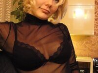 Sexy blond MILF private pics collection