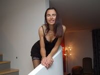 Pretty amateur brunette MILF sexlife pics