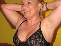Busty amateur blonde MILF sexlife pics collection