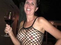 Blond amateur MILF homemade pics