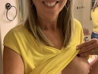 Sexy amateur busty mom exposed