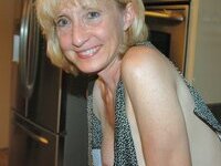 Blond amateur GILF