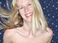 Pretty amateur blonde MILF love nude posing