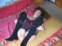 Amateur mom posing at home for hubby