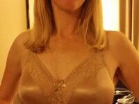 Blond amateur mom exposed