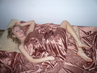Sexy amateur blonde MILF love nude posing
