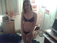 Amateur GF posing in her room