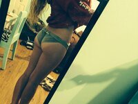 Amateur GF exposing herself on nude selfies