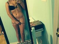 Amateur GF exposing herself on nude selfies