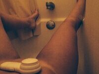 Amateur GF exposing herself on nude selfies