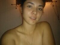 Nude selfies from amateru brunette