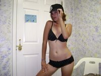 Amateur teen babe posing in her room