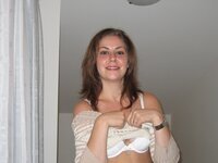 Amateur wife posing for hubby