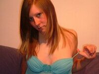 Redhead amateur GF posng for a boyfriend