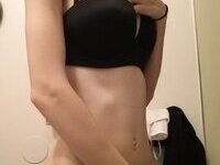 Sweet teen babe making self pics