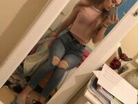 Teen babe making nude selfies