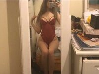 Teen babe making nude selfies