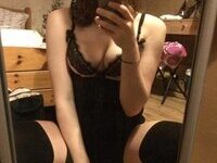 Pretty young amateur GF selfies collection