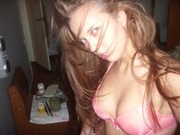 Beautiful amateur GF making self pics