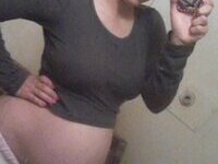 Preggo amateur wife making selfies