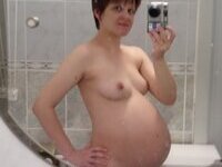 Preggo amateur wife making selfies