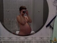 Preggo amateur wife making selfies