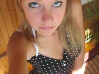 Cute young amateur GF NN pics