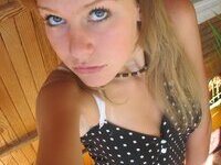 Cute young amateur GF NN pics