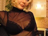 Blond amateur MILF great sexlife private pics