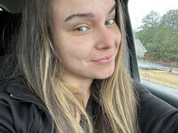 31yo new influencer Kelly goes wild