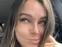 31yo new influencer Kelly goes wild