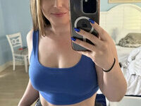 31yo new influencer Kelly goes wild