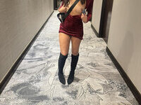 Average MILF loves posing for husband