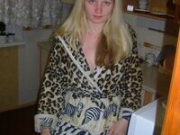 Blonde eastern European girlfriend homemade photo shooting