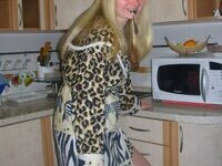 Blonde eastern European girlfriend homemade photo shooting